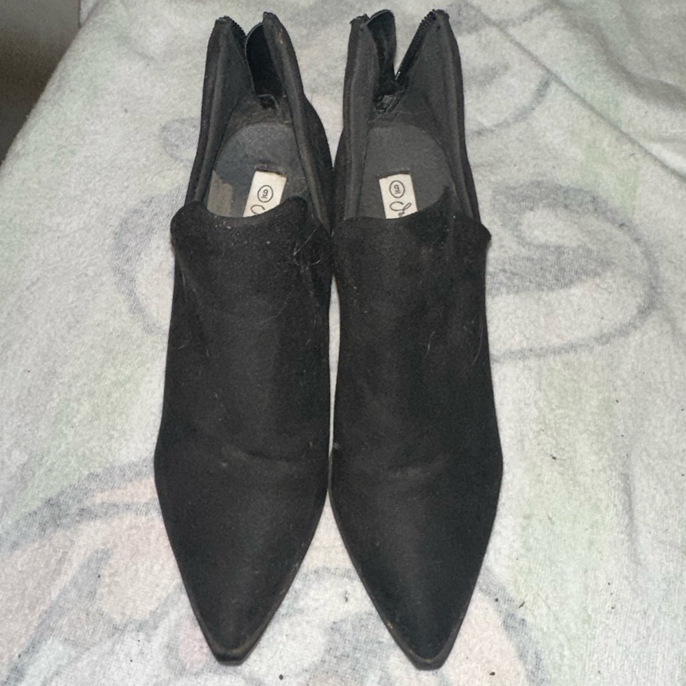 Jessica Carlyle Black Booties